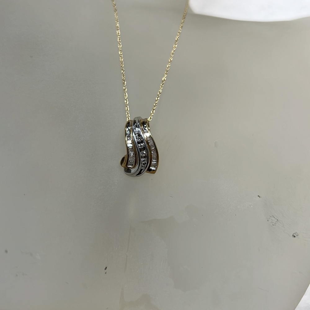 Round Diamonds 10K Gold Pendant - Picture 3 of 7